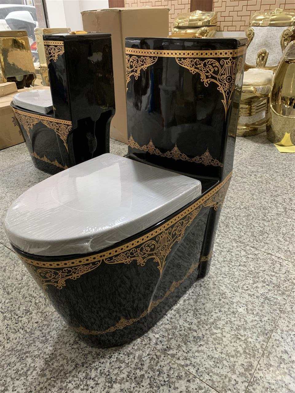 Black Toilet With Gold Ornaments Gold Toilets